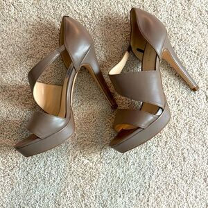 Nine West peep toe- platform high heels- size 8.5 taupe
